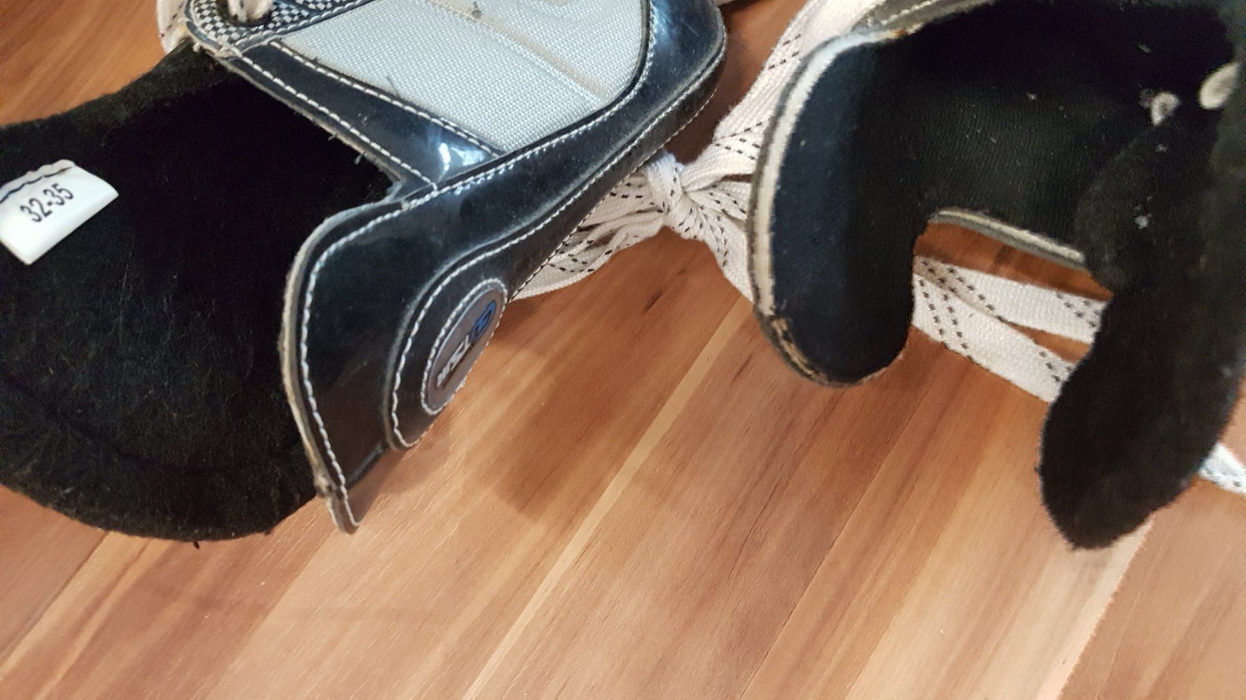 Schlittschuhe: Schlittschuhe gr 32-35 B – Gebraucht aus Schwarzenburg von Flamingo07 2