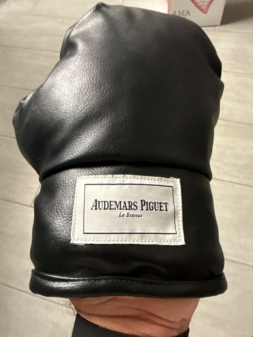 Audemars Piguet Altri accessori da uomo: Audemars Piguet - Leather Boxing Glove – Usato da Pfeffingen venduto da Allhandelklgwatches