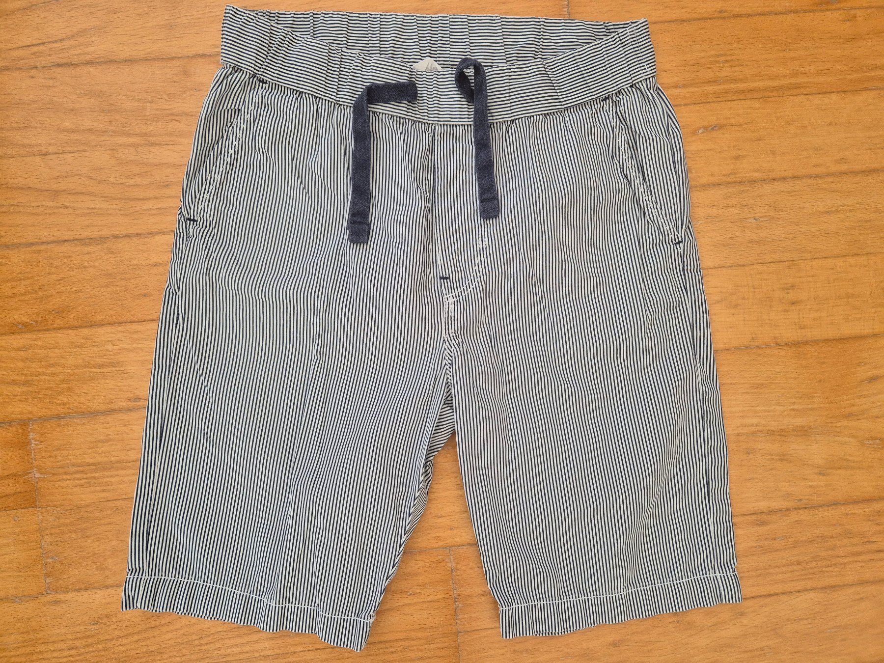 H&M Pantalons: kurze Hose Grösse 128 H&M – D'occasion à Wittenbach par MOW9