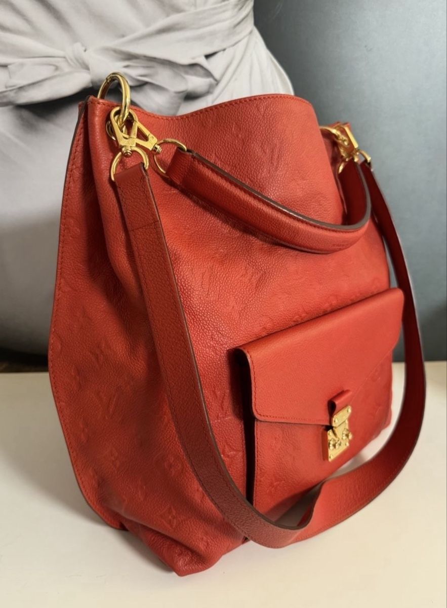 Louis Vuitton Borse da donna: LOUIS VUITTON METIS HOBO EMPREINTE ROT – Usato da Männedorf venduto da Jessiey 3