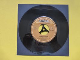 Debbie Reynolds – This Happy Feeling / Hillside In Scotland