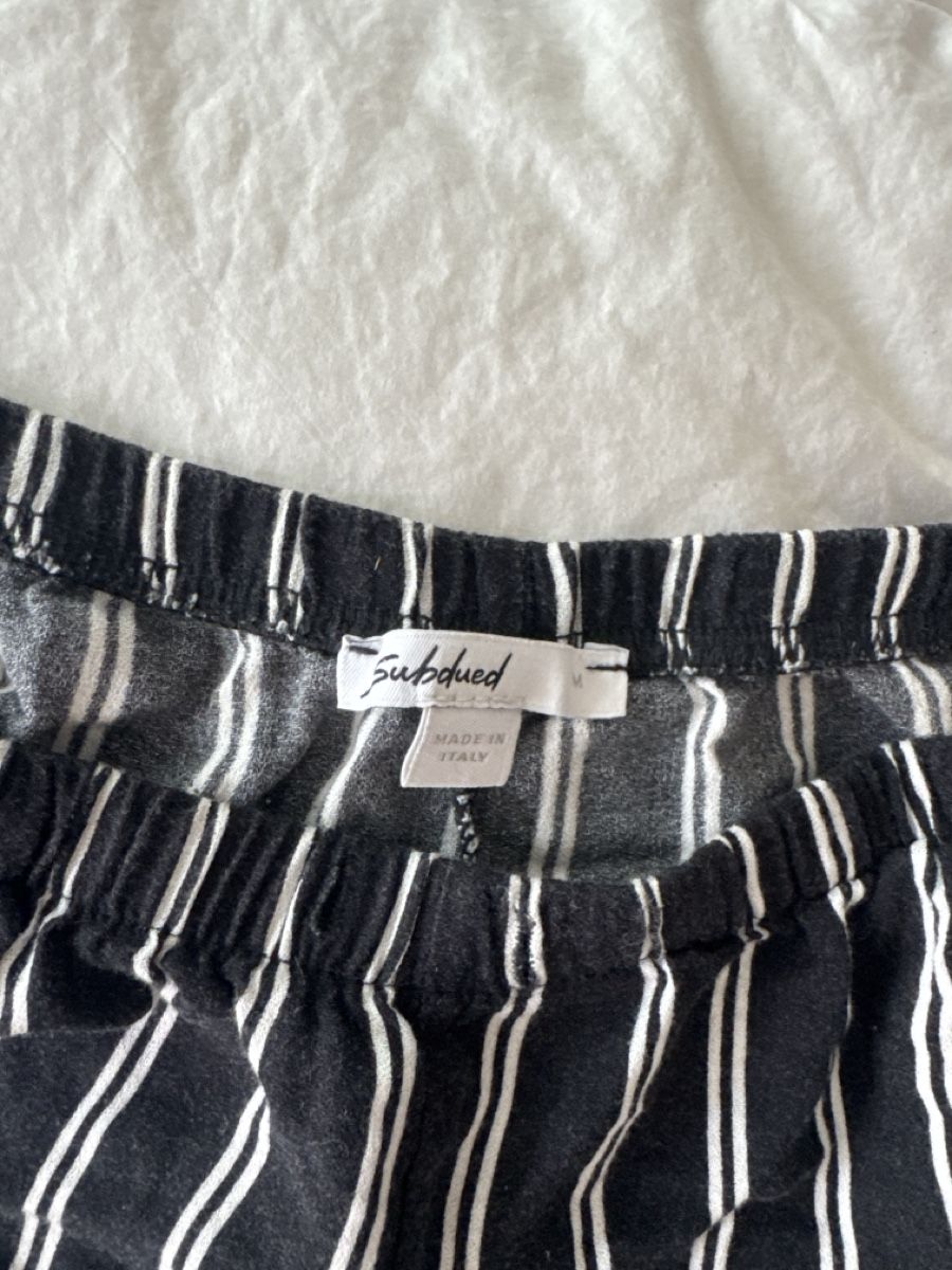 Hosen: Short Subdued rayé noir et blanc, taille M, parfait! – Gebraucht aus Genève von lejardindesvetements 1