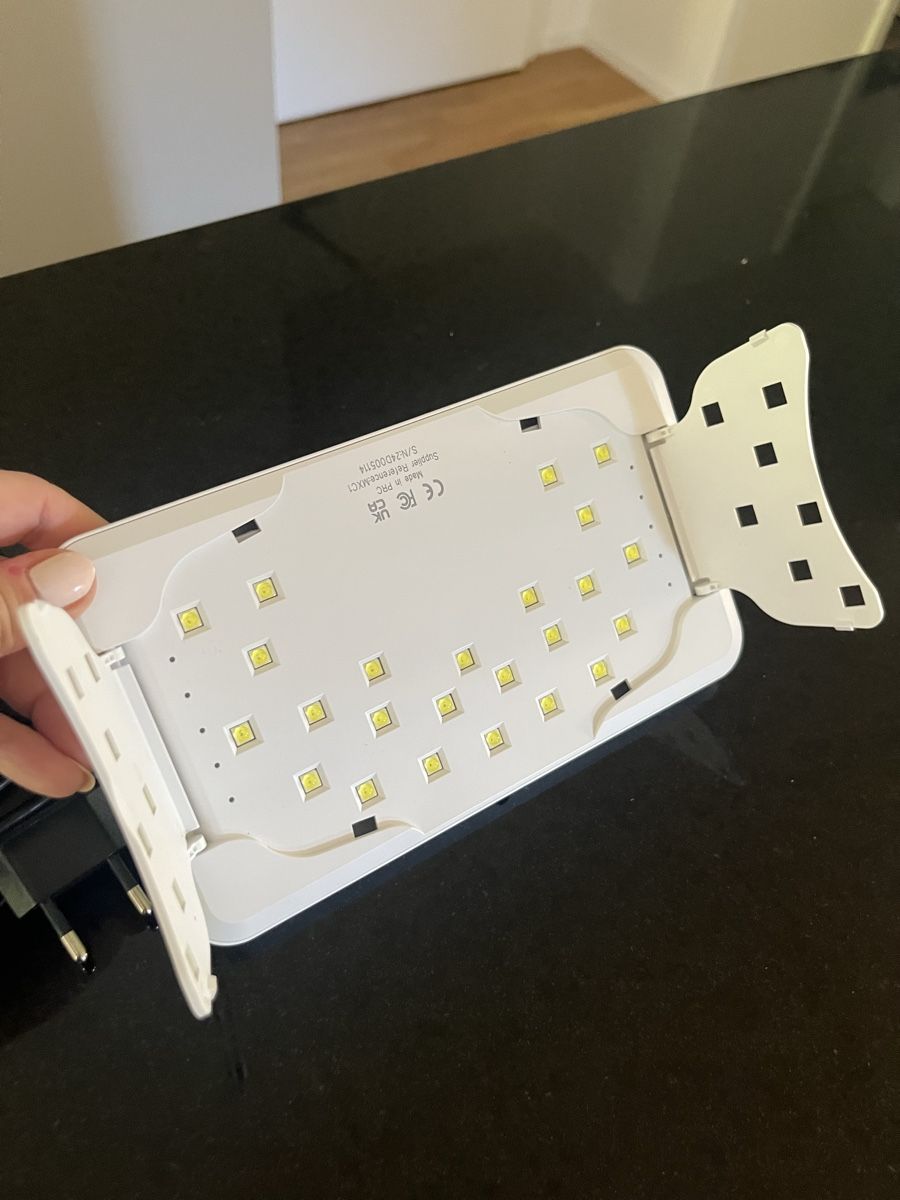 Smalto per unghie: Manucurist Set mit 4 Nagellacken und Lampe – Usato da Schliern b. Köniz venduto da Salseralivia 3