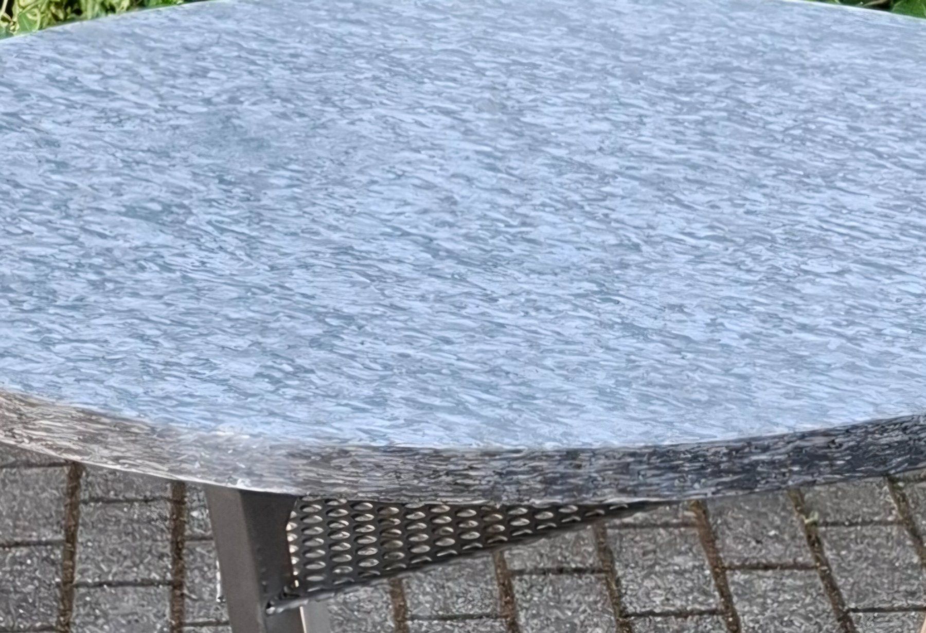 Tavoli: Granit-Gartentisch massiv mit Chromstahlfüssen – Usato da Rudolfstetten venduto da Bubu25 3