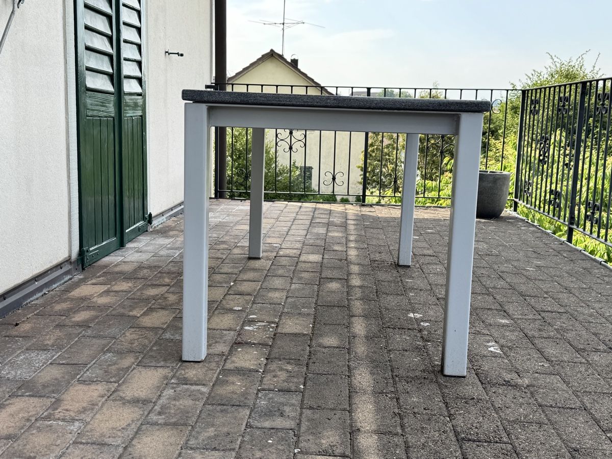 Tavoli: Gartentisch mit Steinplatte – Usato da Baar venduto da Anpf 1
