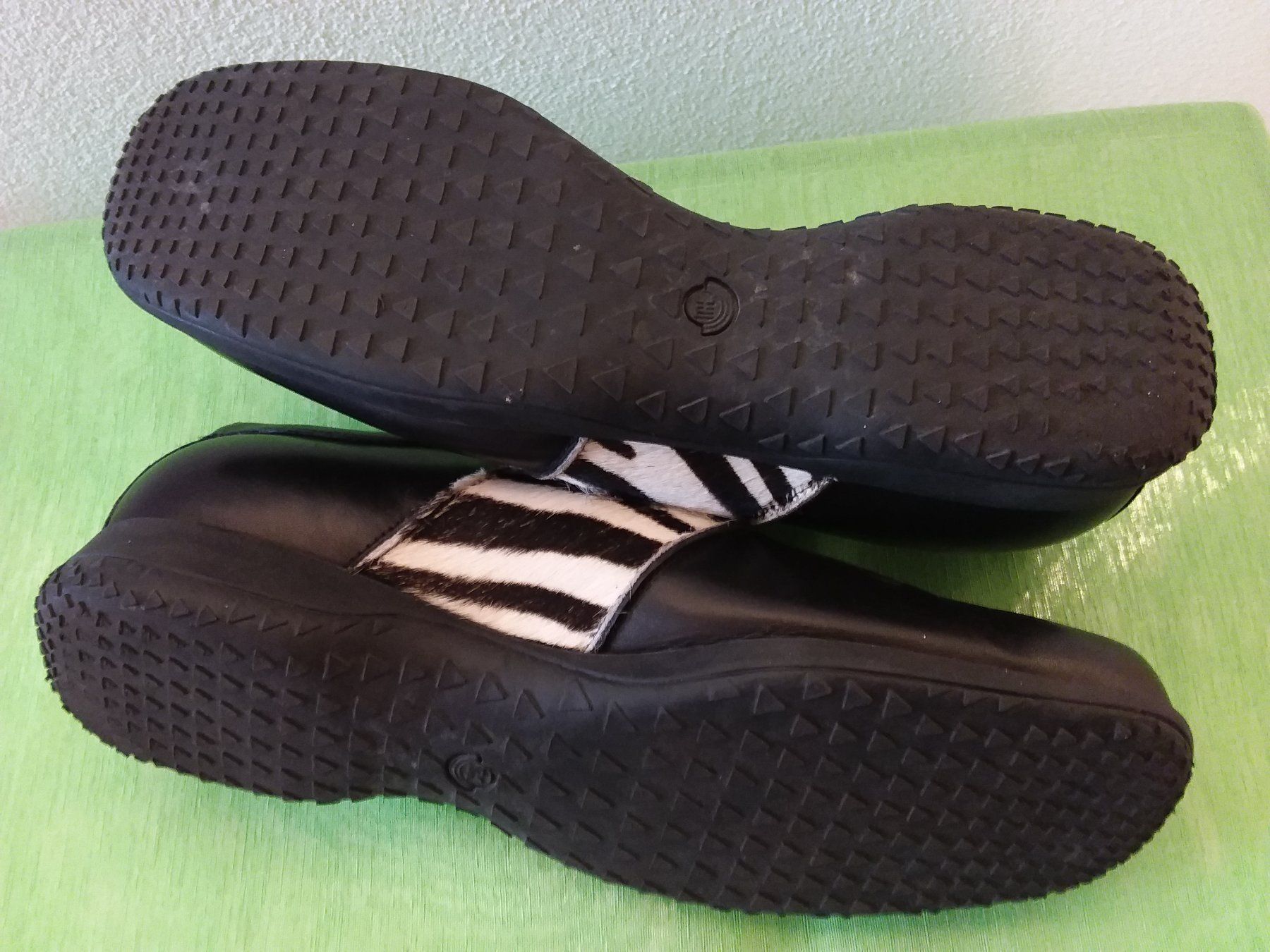 Damenschuhe: Leder Halbschuhe "Zebra design" Gr 39,5 – Gebraucht aus Uitikon Waldegg von Risibisi7 5