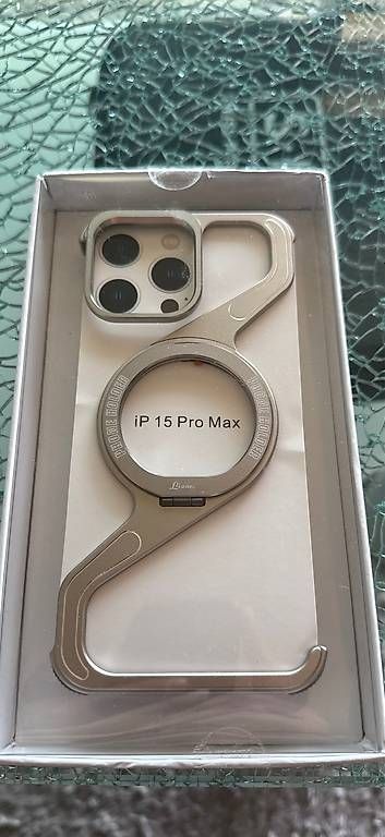 Covers & Schutzfolien: Iphone 15 Pro Max Metall Hülle – Gebraucht aus Uzwil von Dr_Kiss