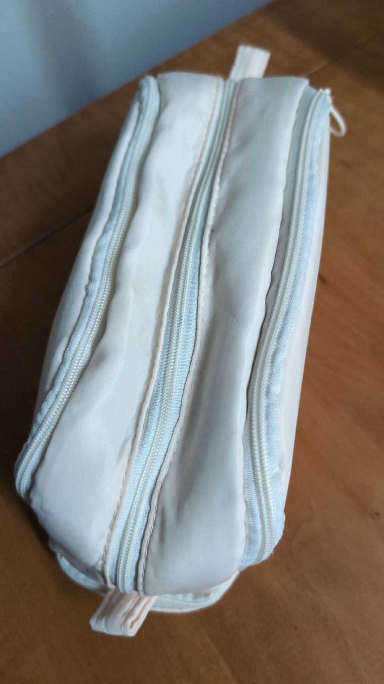 Astucci : Etui hellbeige mit vier Fächern guter Zustand – Usato da Hochdorf venduto da Wulai 2