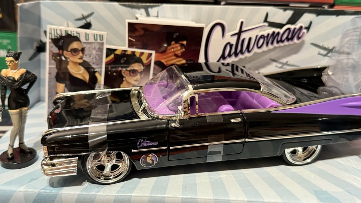 Modellautos: DC Comics Bombshells Catwoman & 1959 Cadillac – Gebraucht aus Basel von Zomeg 4