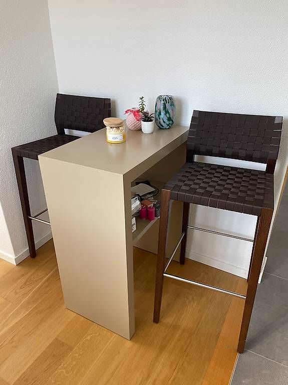 Tische: Bartisch mit 2 Barhockern  Set – Gebraucht aus Zürich von cat_q6jy 1