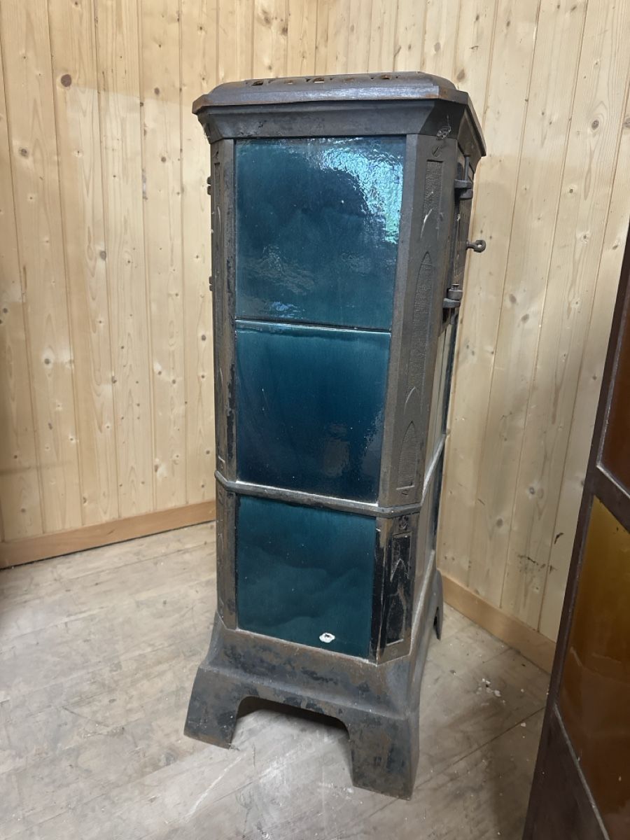 Altri mobili d'antiquariato: Antiker Kachelofen grün – Usato da Baar venduto da Hillsboro 3