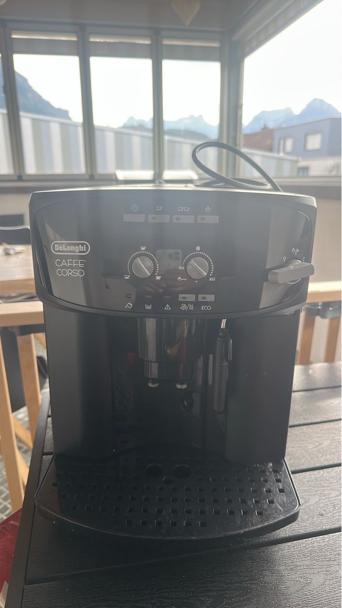 De'Longhi Macchine per caffè & Macchine per espresso: Kaffeevollautomat DeLonghi Caffe Corso gebraucht – Usato da Ibach venduto da mme_cfq2