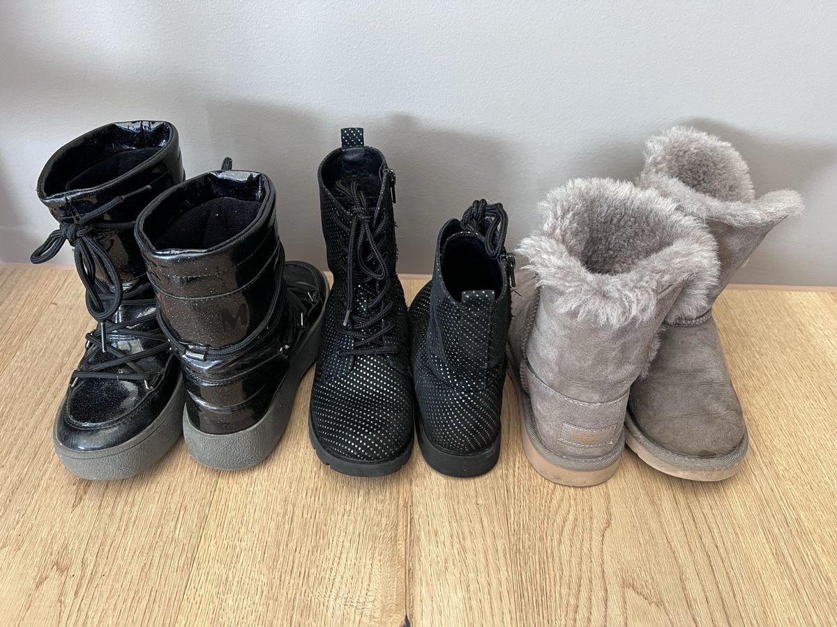 Scarpe per ragazze: 3 Paar Kinderstiefel UGG, Moonboot usw. – Usato da Herbligen venduto da nic_q8yn 3