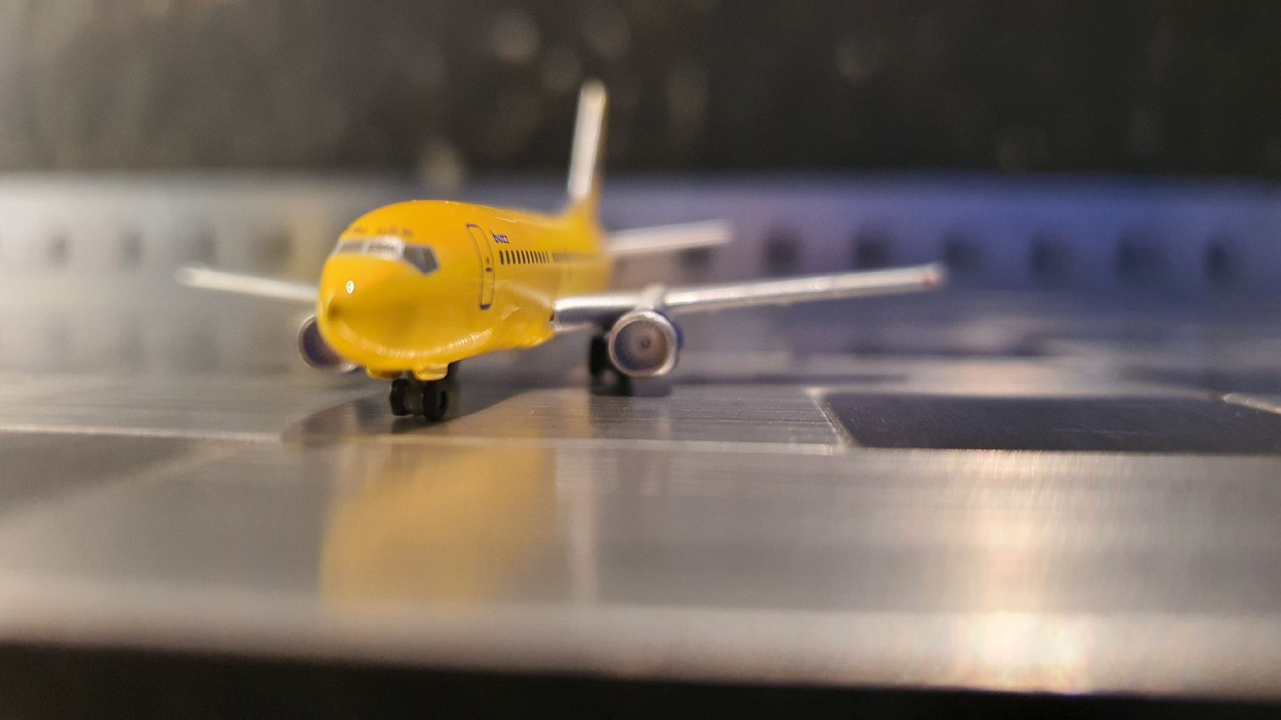 Herpa Kit di modellismo & Modellini statici: HERPA BOEING 737-300 BUZZ 1:500 – Usato da Männedorf venduto da Modellbau-wyss 3