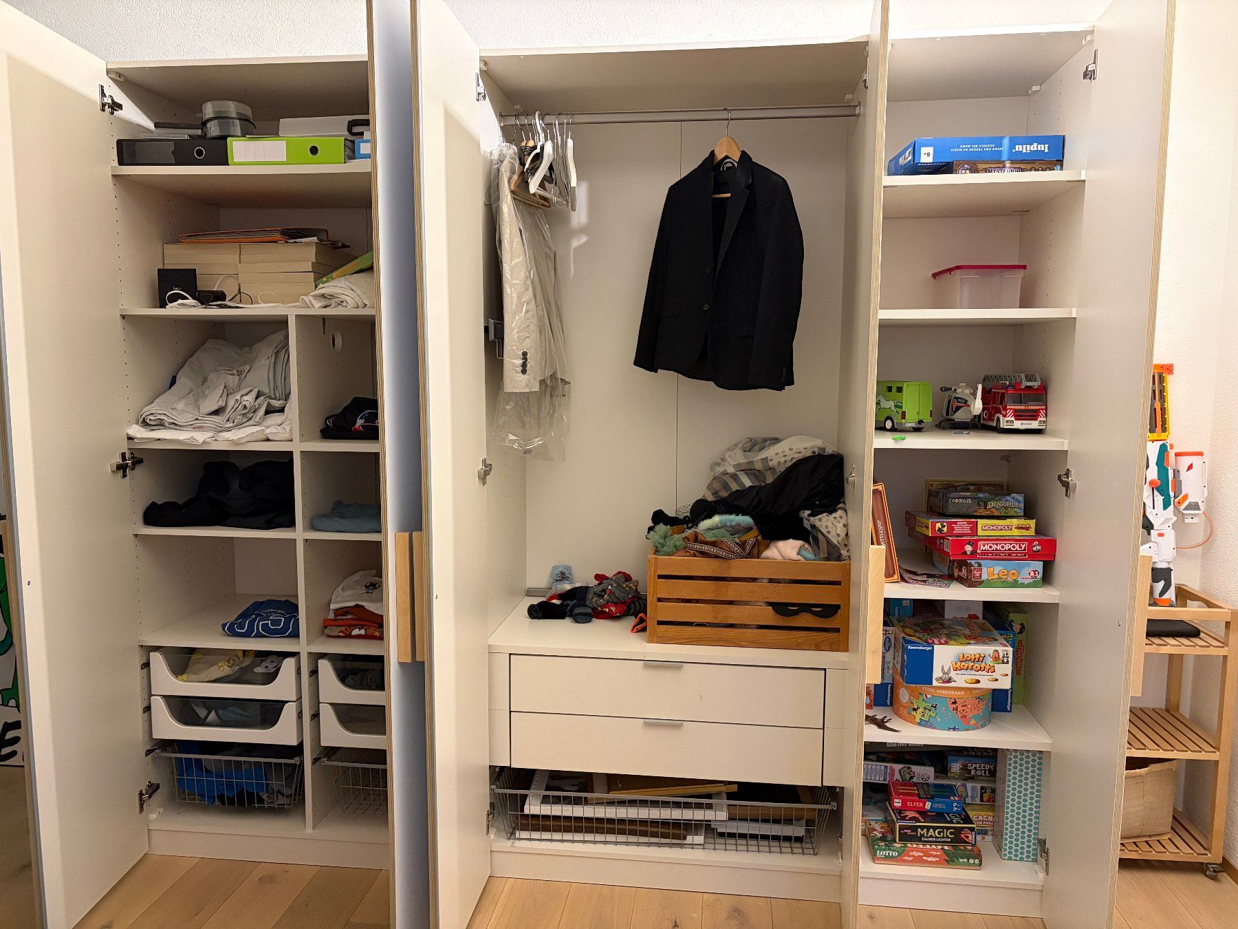 Schränke: Schrank – Gebraucht aus Uerzlikon von mon_686j 1