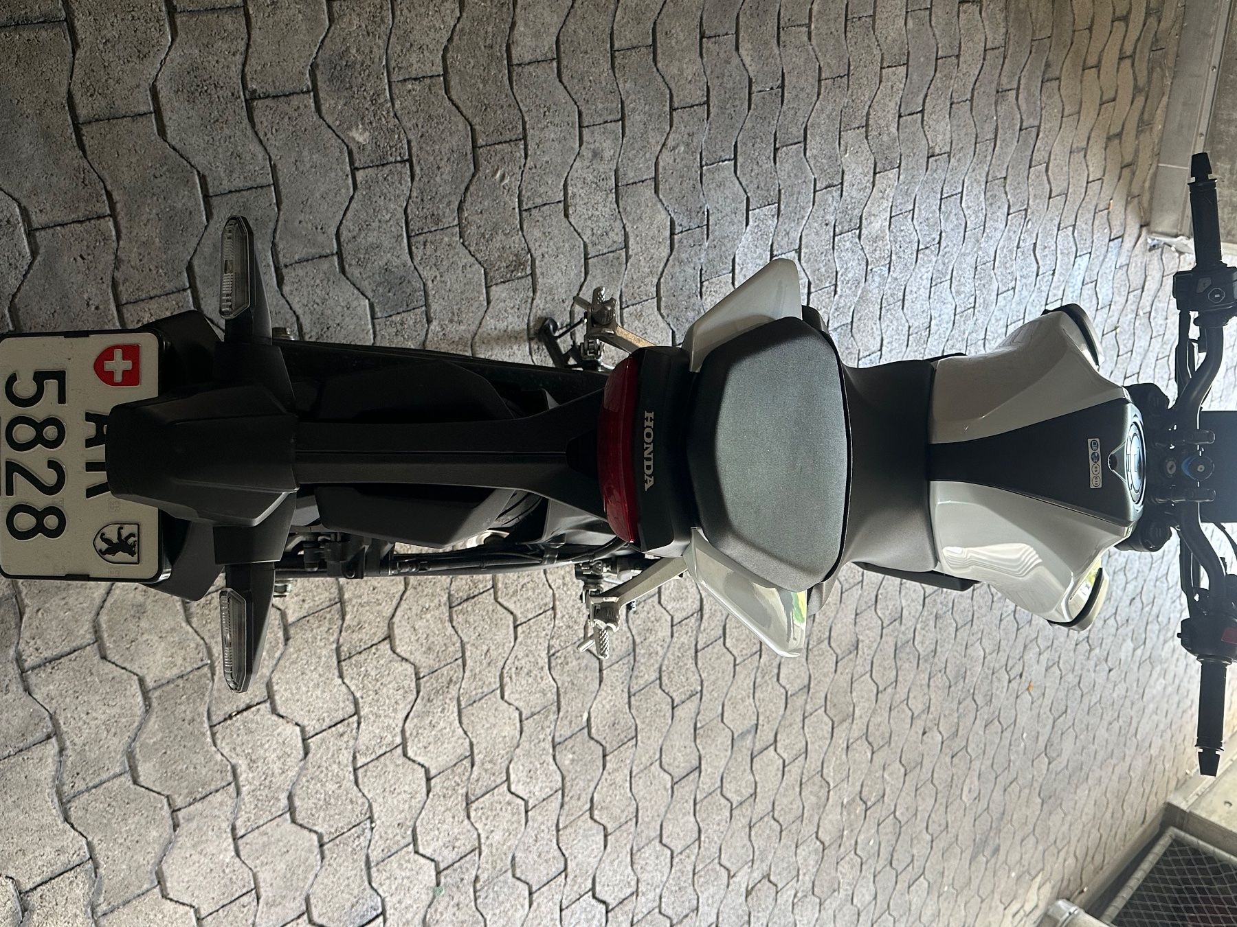 Honda Strada: Honda CB125 R 15 Monate alt – Usato da Niederteufen venduto da leo_7db7 1
