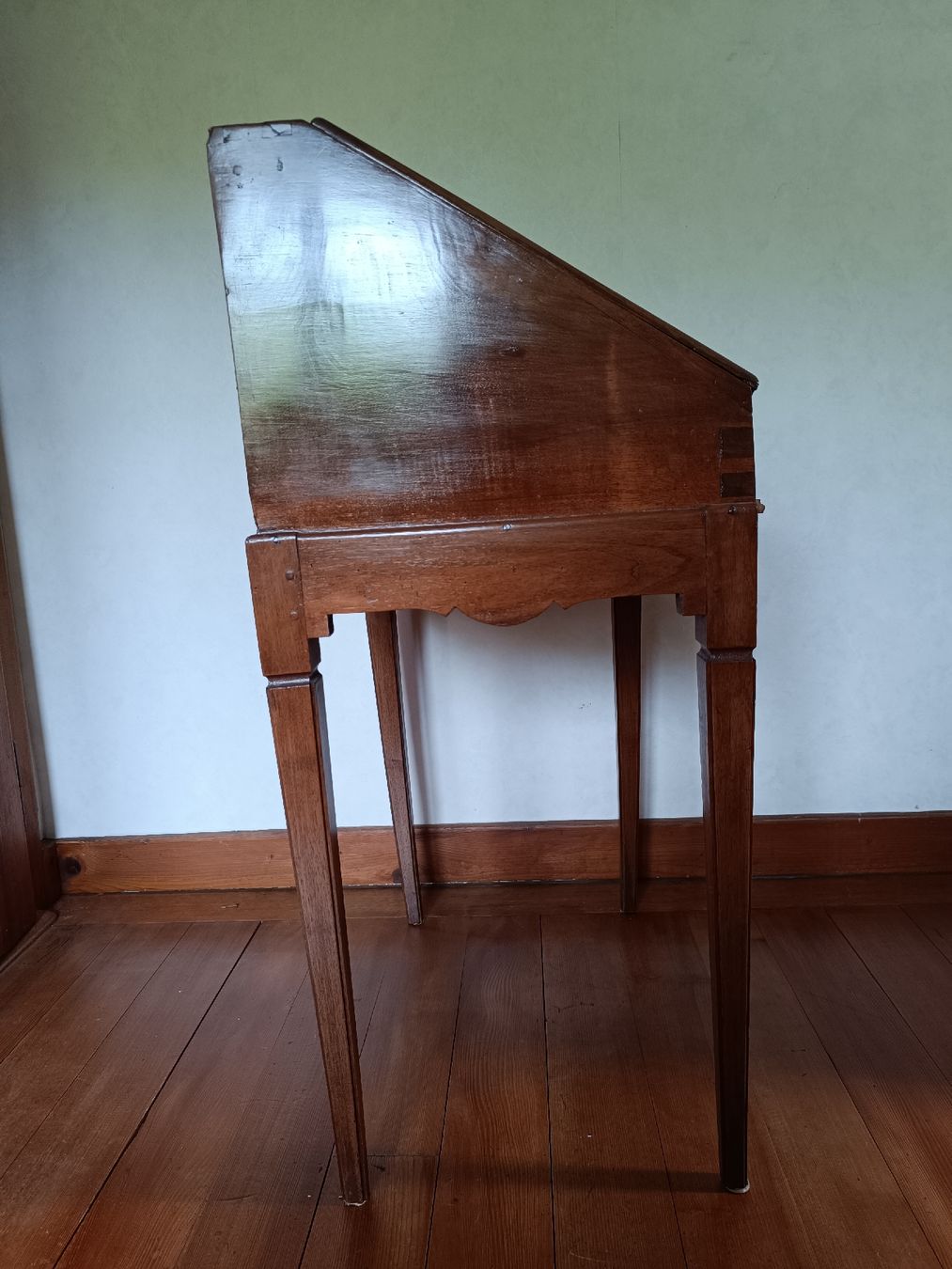Scrivanie: Petit bureau en pente – Usato da Cossonay-Ville venduto da Aryann34 1