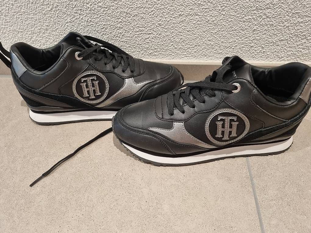 Scarpe da uomo: Tommy Hilfiger Sneaker Grösse 41 – Usato da Staufen venduto da Puzzelii