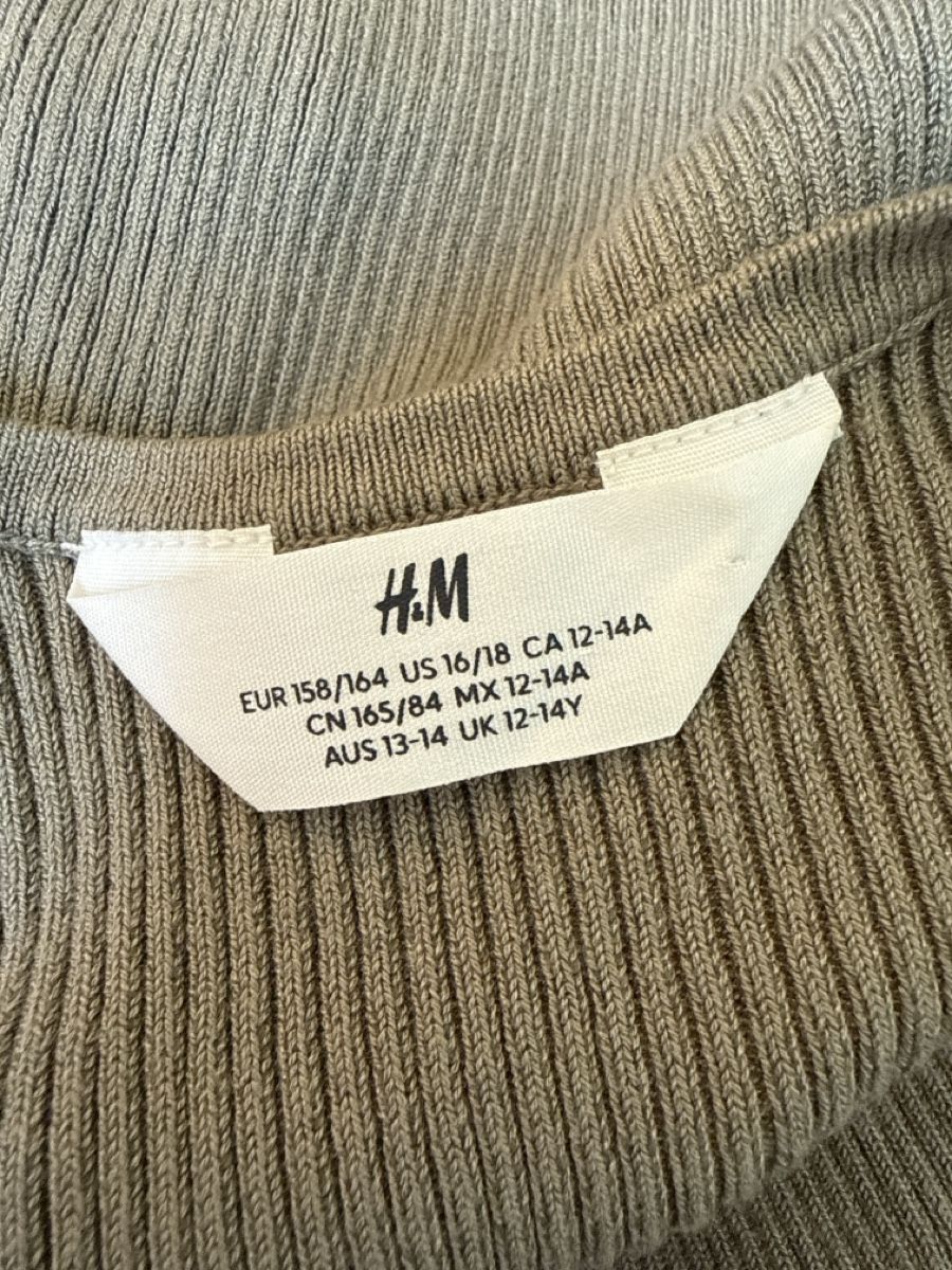 Lotti di vestiti: Jupe und Pulli gr S – Usato da Solothurn venduto da var002 4