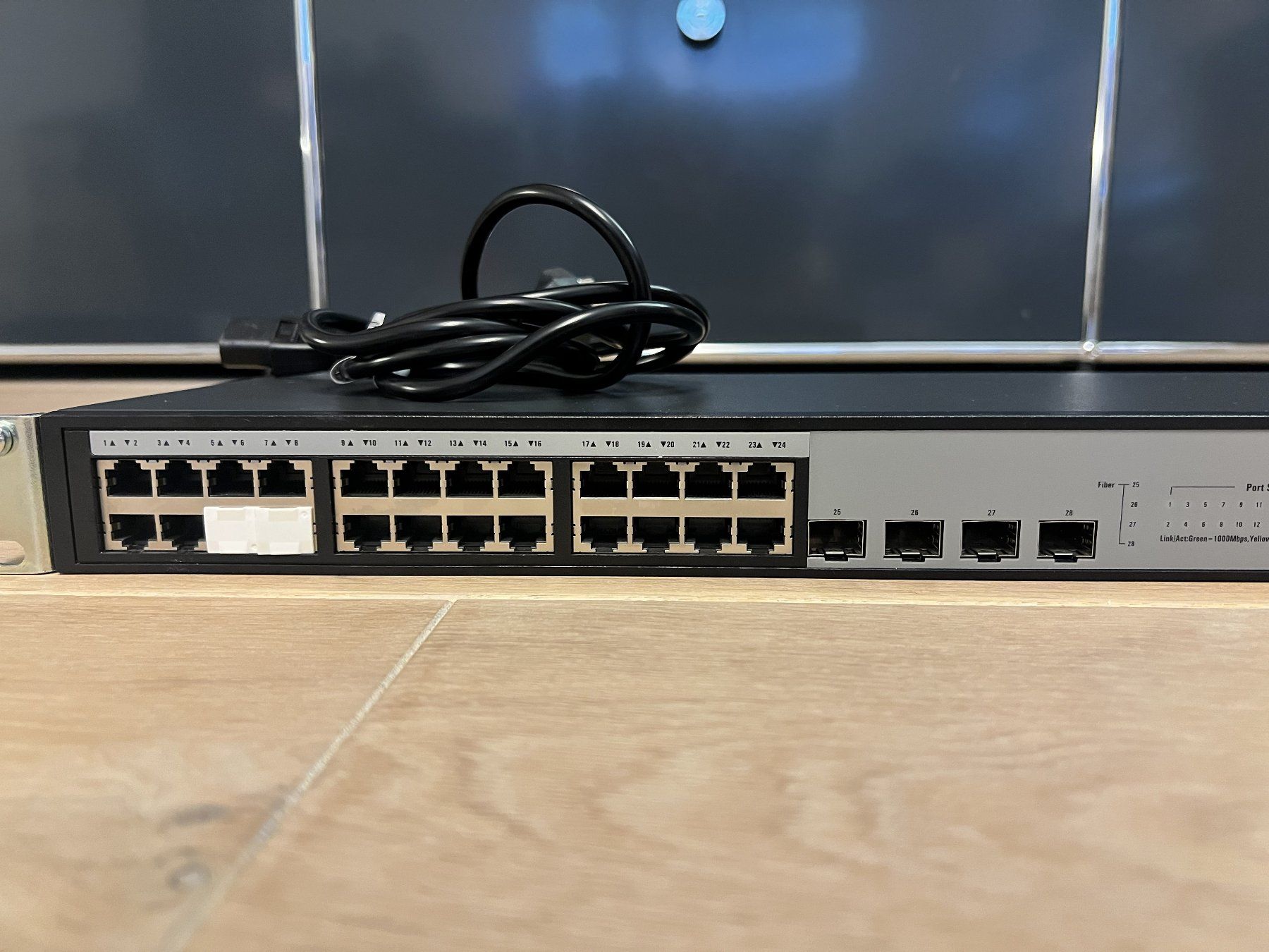 Hewlett Packard PCs: HP 1920-24G Switch – Gebraucht aus Nürensdorf von Airbus340 4