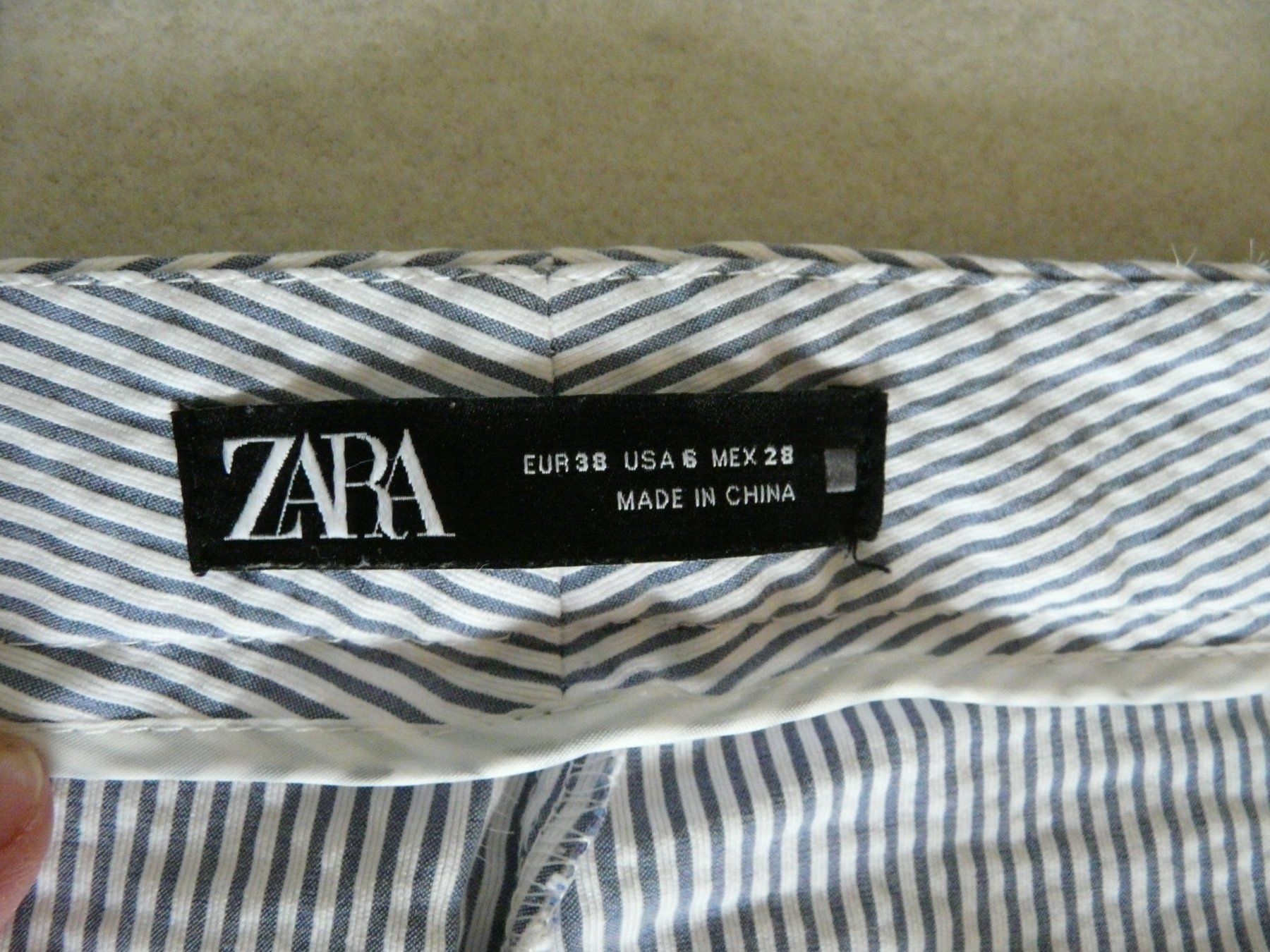 Zara Pantaloni: Pantacourt blanc rayé bleu ZARA 38 – Nuovo (secondo la descrizione) da ERLINSBACH venduto da doudouce 4