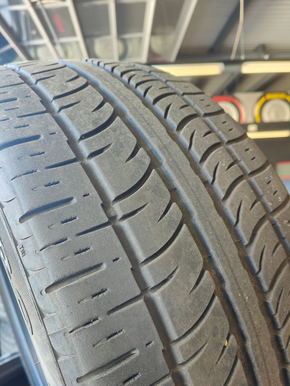 Pirelli Pneus & Kompletträder: 265/35 R22 Sommerreifen – Gebraucht aus Oberengstringen von Reifen-Lagerverkauf 4