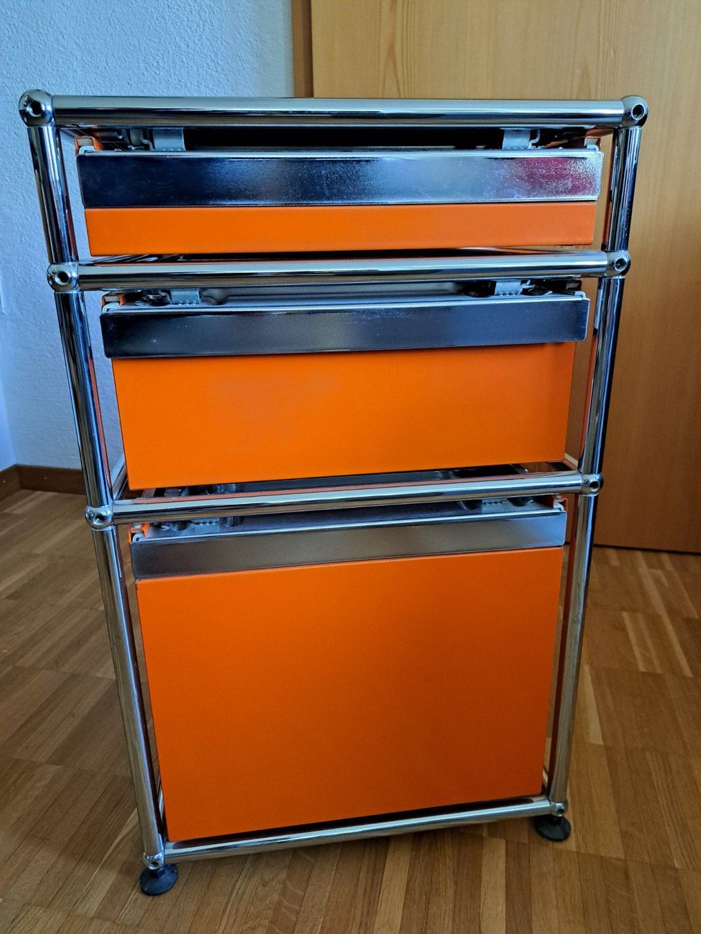 USM Banconi: USM Haller Rollcontainer orange – Usato da Zwingen venduto da Tigertimmi 4