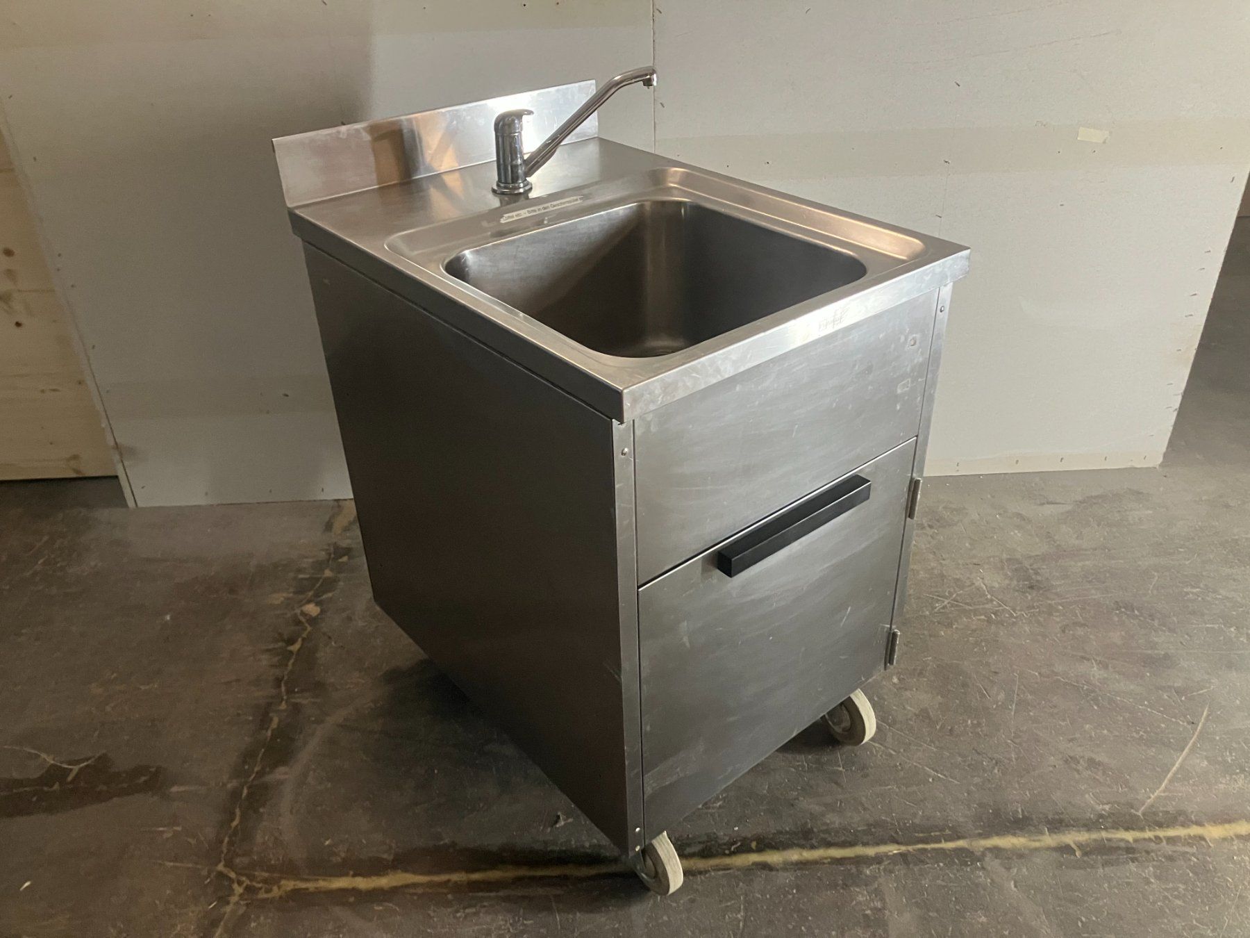Spülbecken & Waschbecken: Profi Gastro Edelstahl Spühle ab 1.- – Gebraucht aus Lichtensteig von Buy24International 2
