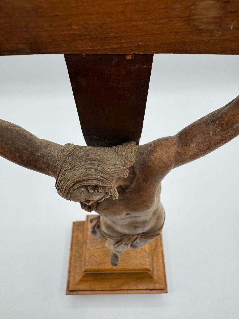 Statuette: Holz-Kruzifix mit Jesus Figur – Usato da Sachseln venduto da BONATI01 9