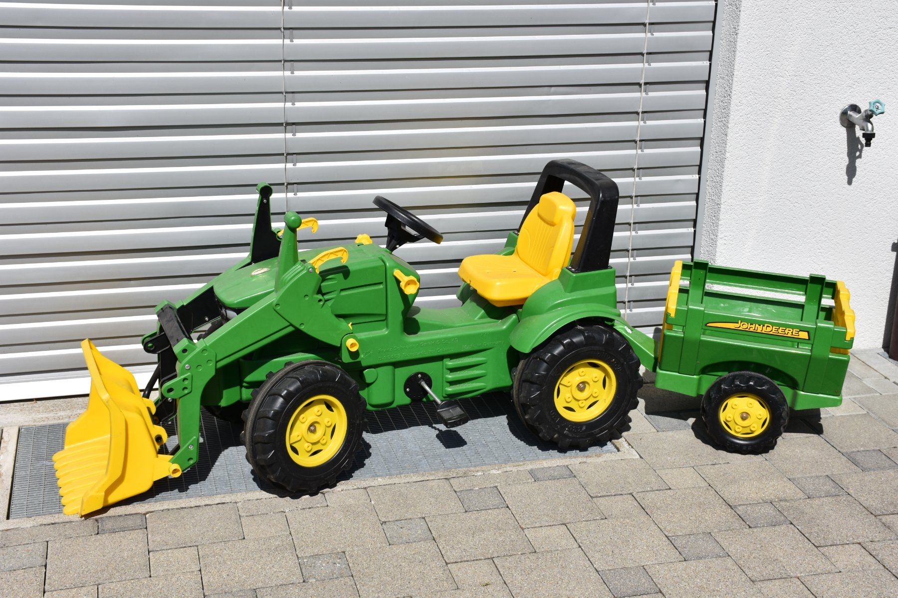 John Deere Fahrzeuge für Kinder: Kinder Traktor John Deere mit Anhänger – Gebraucht aus Aarwangen von Flightmusic 2