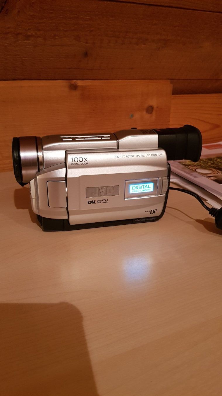 JVC Videocamere: JVC Digital Camera GR-DVL309 eg – Usato da grenchen venduto da Gdesire