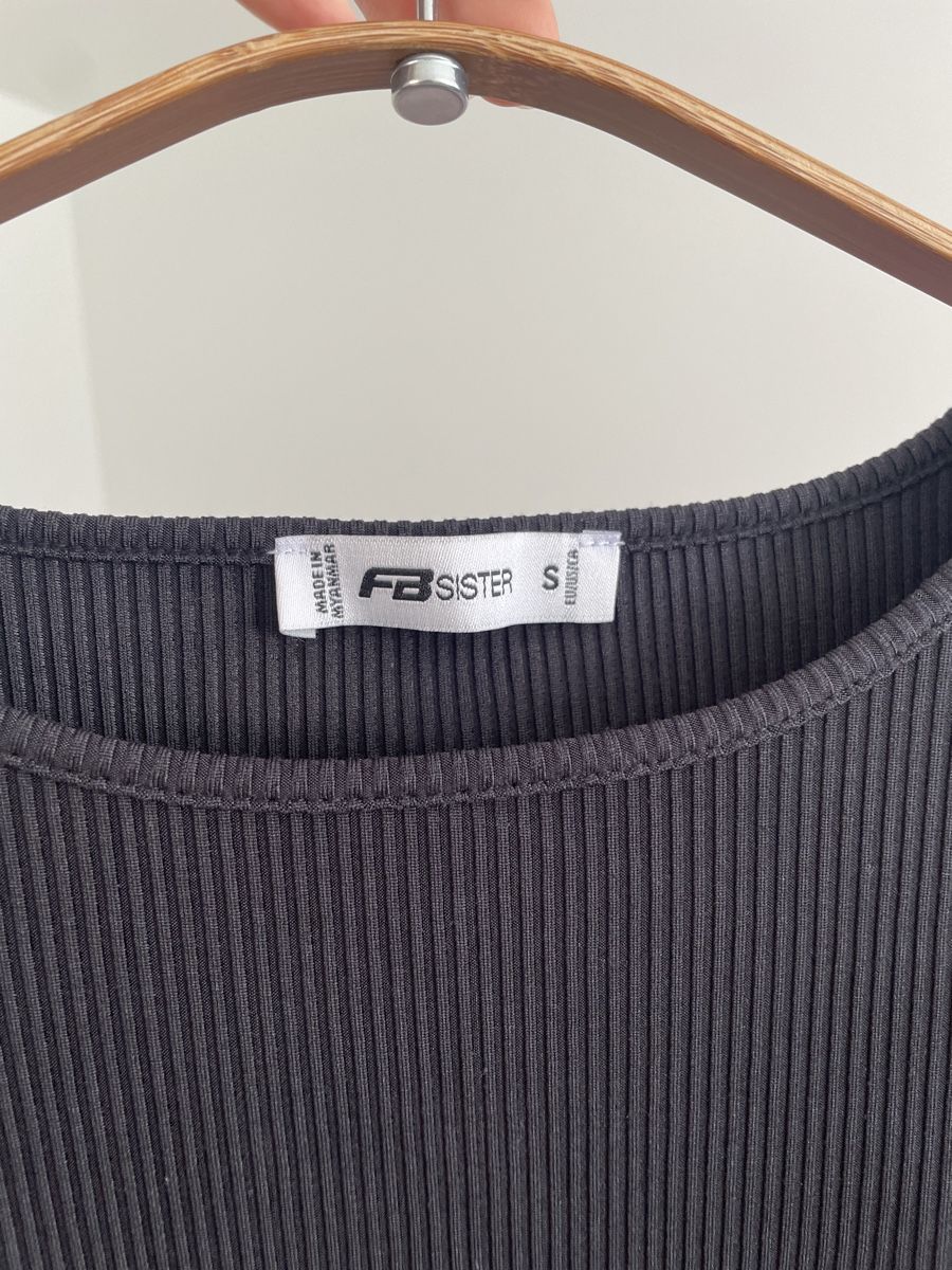 Top: Crop Top mit Perlenkette, Grösse S – Usato da Mauren venduto da acht33null 2