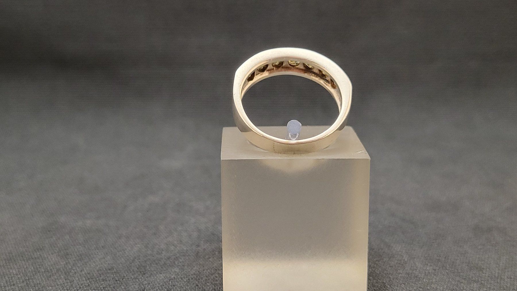 Bagues: Silberring mit gelben Steinchen – D'occasion à Basel par spinne02 4