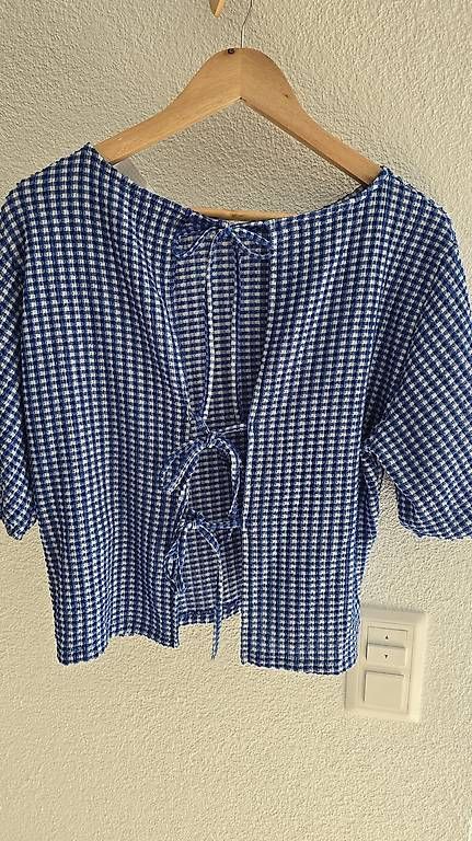Lotti di vestiti: Jolis pulls / blouses 40/42 L – Usato da Marnand venduto da Lkt071306 1