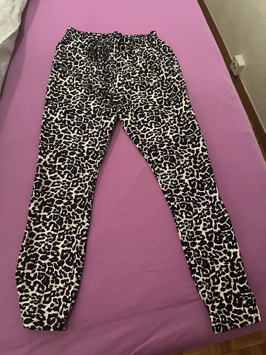 Pantaloni: Leoparden Hose Größe M – Usato da Adliswil venduto da rossoelmare 2
