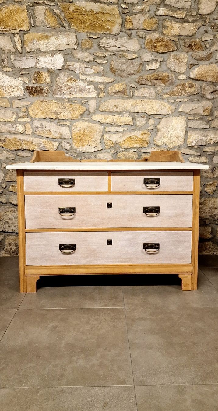Kommoden: Kommode aus Eiche mit Marmorplatte. Restauriert. Top – Gebraucht aus Grellingen von syl_t5wm
