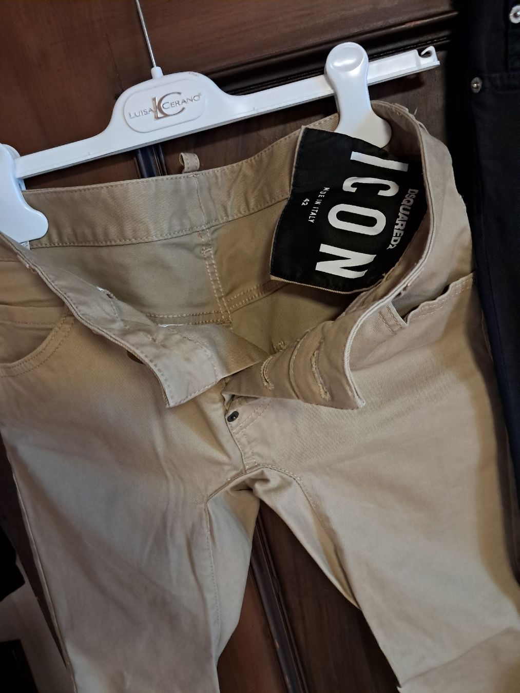 Dsquared2 Kleiderpakete: Dsquared2 Hosen 2 Stück 34 bis 36 – Gebraucht aus Kefikon TG von theratpack20 1