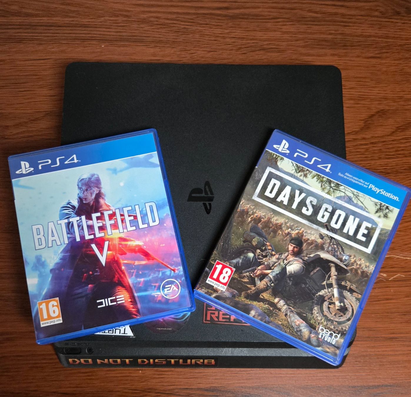 Sony Console: Sony PlayStation 4 mit 2 Spiele – Usato da Baden venduto da knc00 1