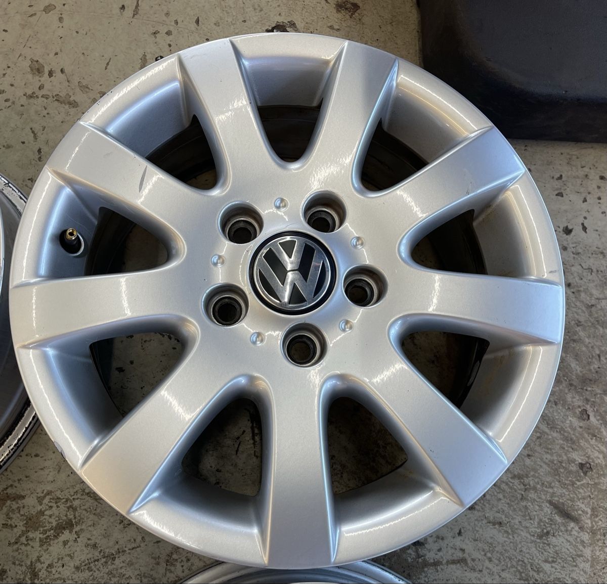 Volkswagen Jantes: Alufelge Golf 5 – D'occasion à Reinach AG par pred1512 2