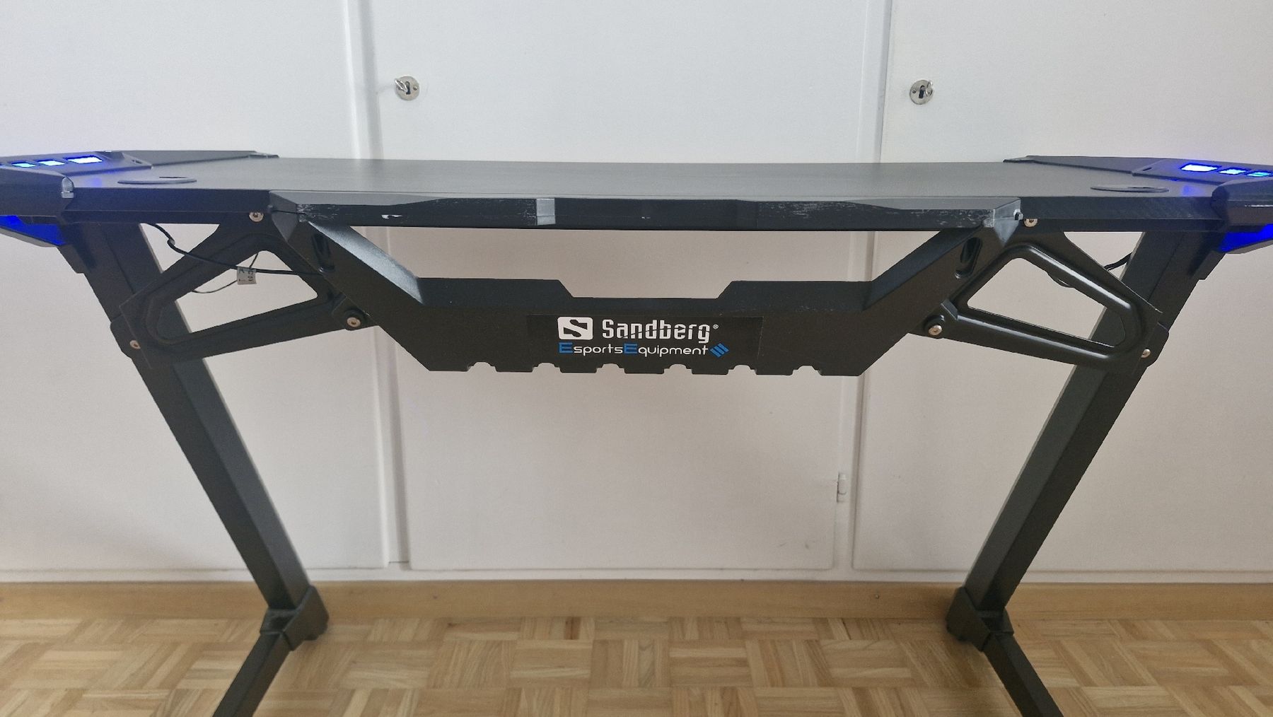 Schreibtische: Gaming Tisch schwarz mit LED Beleuchtung – Gebraucht aus Heerbrugg von bry_cb2f 2