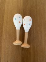 Maracas en bois pour bébé motif triangles multicolores