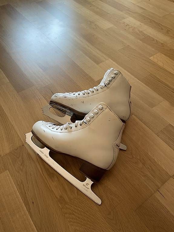 Pattini da ghiaccio: Schlittschuhe Graf Richmond – Usato da Bern venduto da samirasteiner