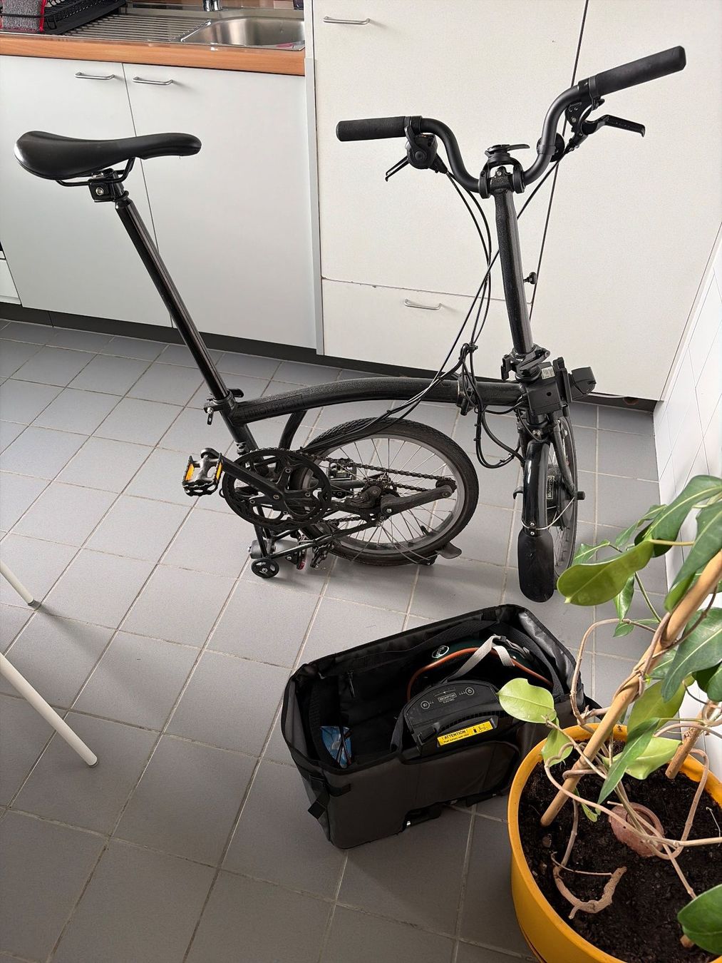 Brompton Biciclette: Brompton P Line Gris 2023 – Usato da Les Acacias venduto da gui_zwh5 2