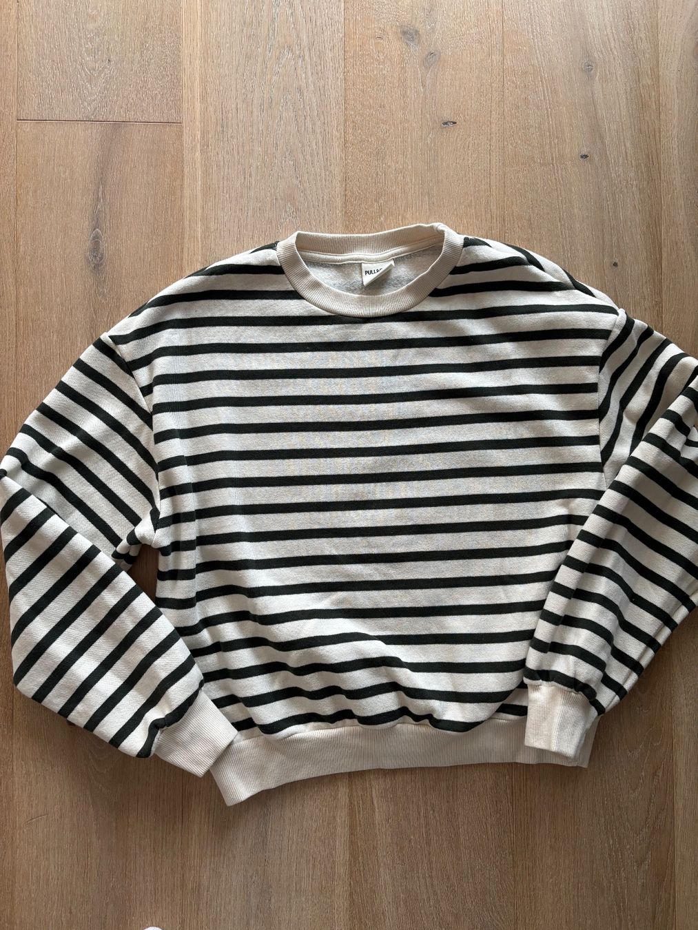 Pulls & Sweat-shirts: Makelloser Pull&Bear Pullover – D'occasion à Ueberstorf par ori_98gq
