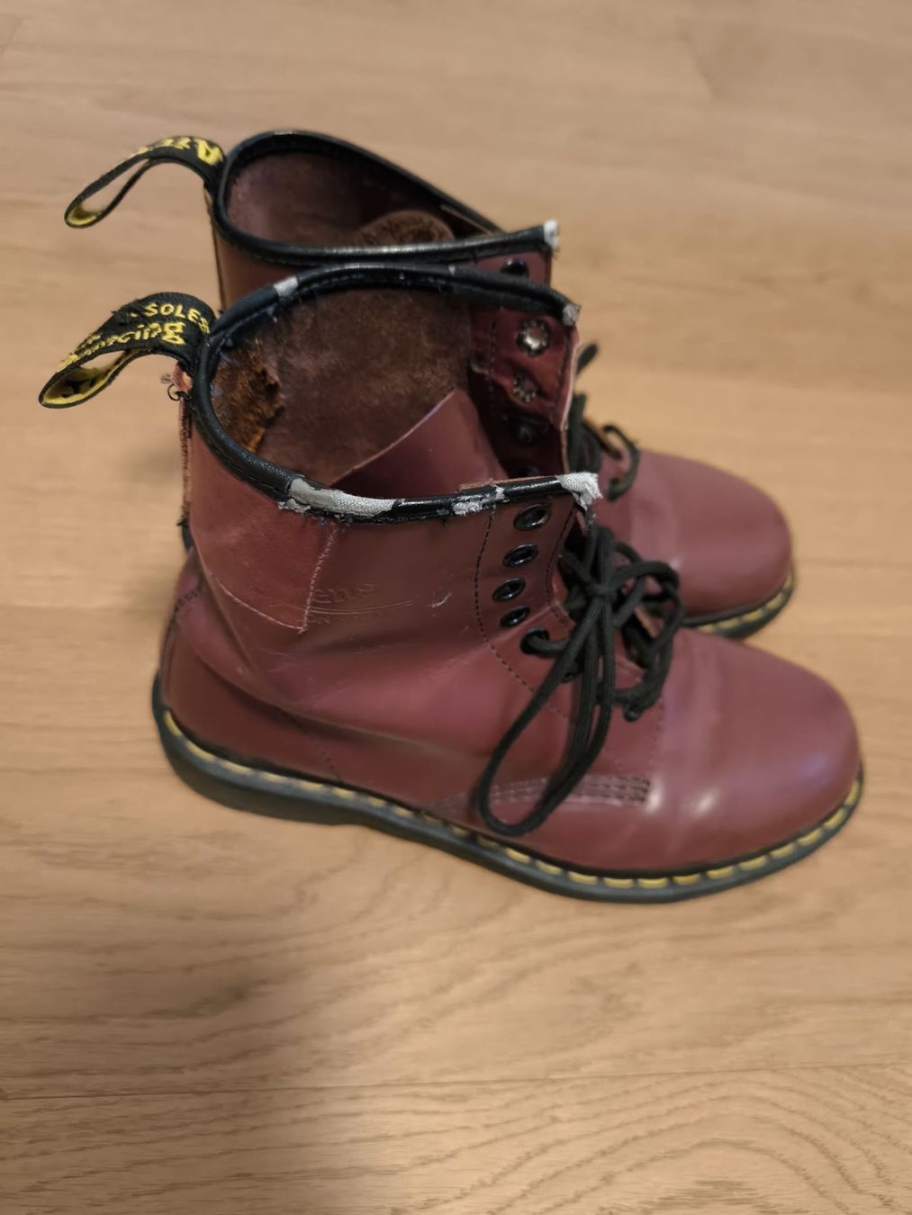 Dr. Martens Damenschuhe: Dr. Martens Boots, Grösse 40, Dunkelrot, gebraucht – Gebraucht aus Rheinau von Jackandjones01 2