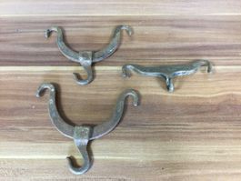 Verschiedene Eisenteile mit Haken Verwendung unbekannt!!!