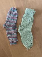 Zwei Paar Handgestrickte Socken 