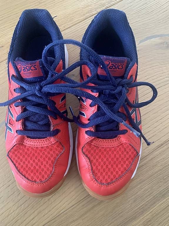 Chaussures garçon: Hallenturnschuhe Asics Grösse 32.5 – D'occasion à Otelfingen par che_26d5