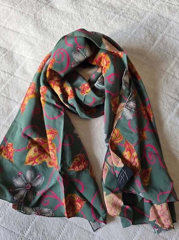 Fabric Frontline Foulard & Sciarpe: Pure Silk Fabric Frontline Zurich – Usato da Zürich venduto da bil_s7tp 2
