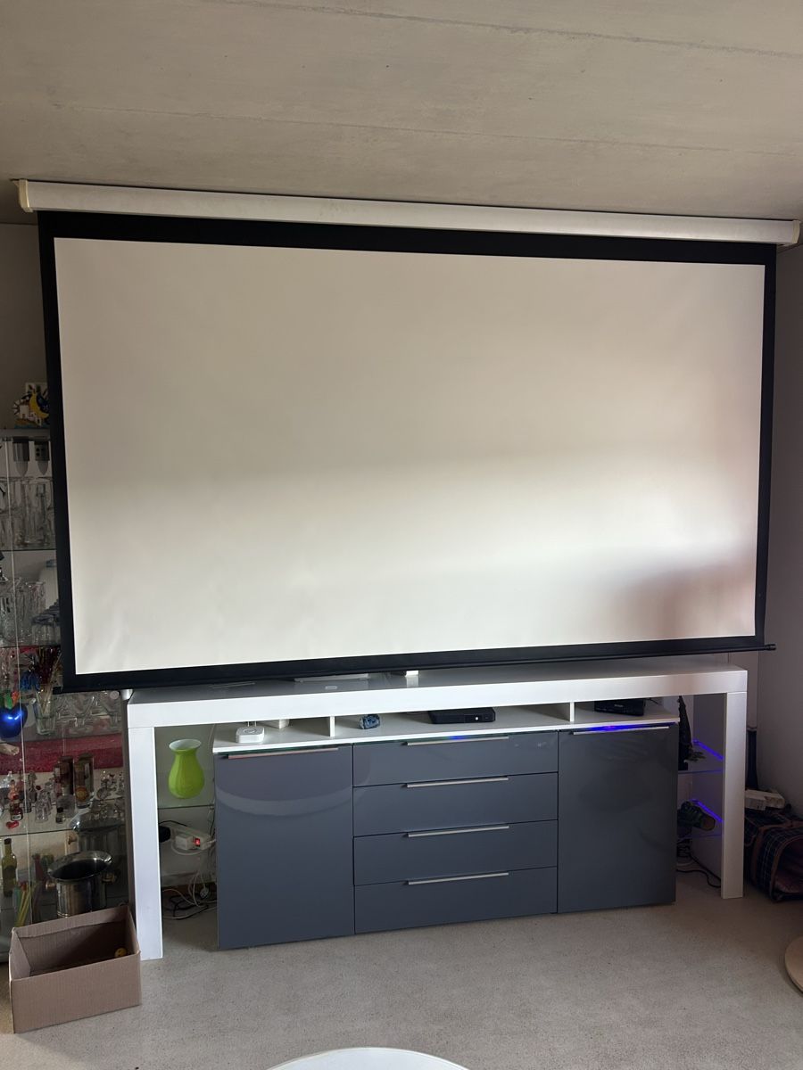 Home Cinema: Leinwand mit Fernbedienung  – Usato da Wolfhausen venduto da eil_jc5j 1